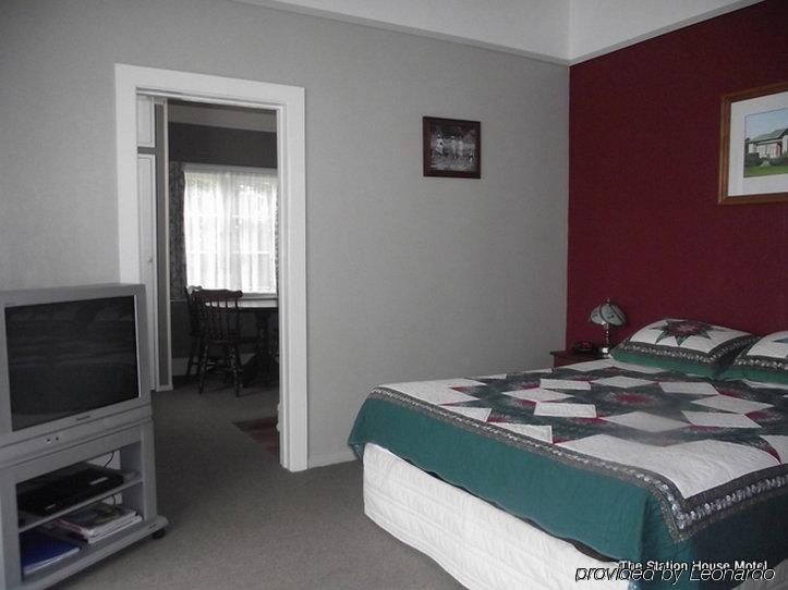 The Station House Motel Collingwood Room photo