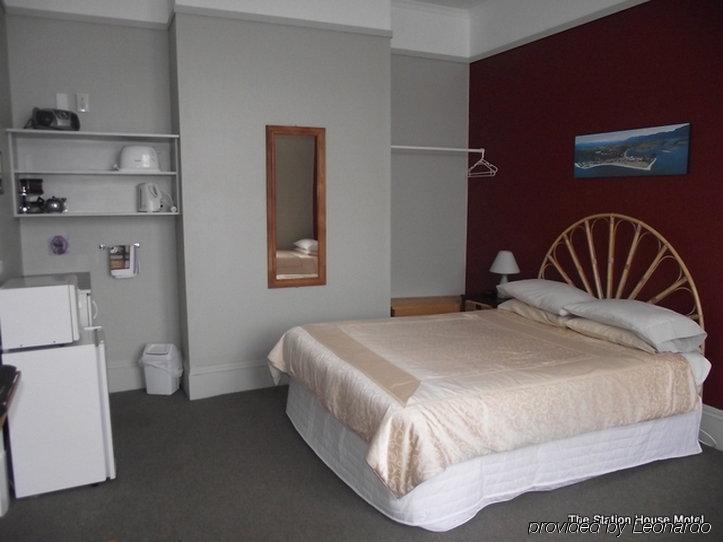 The Station House Motel Collingwood Room photo