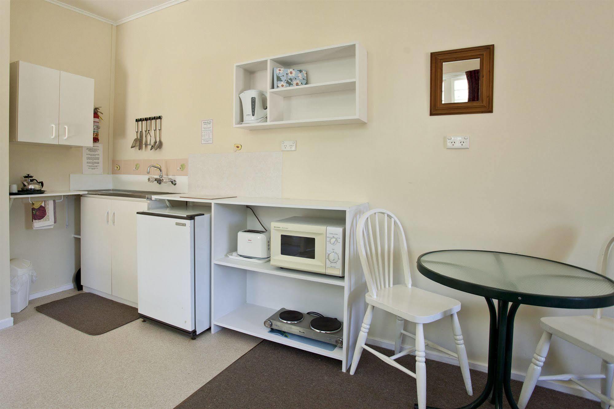The Station House Motel Collingwood Exterior photo