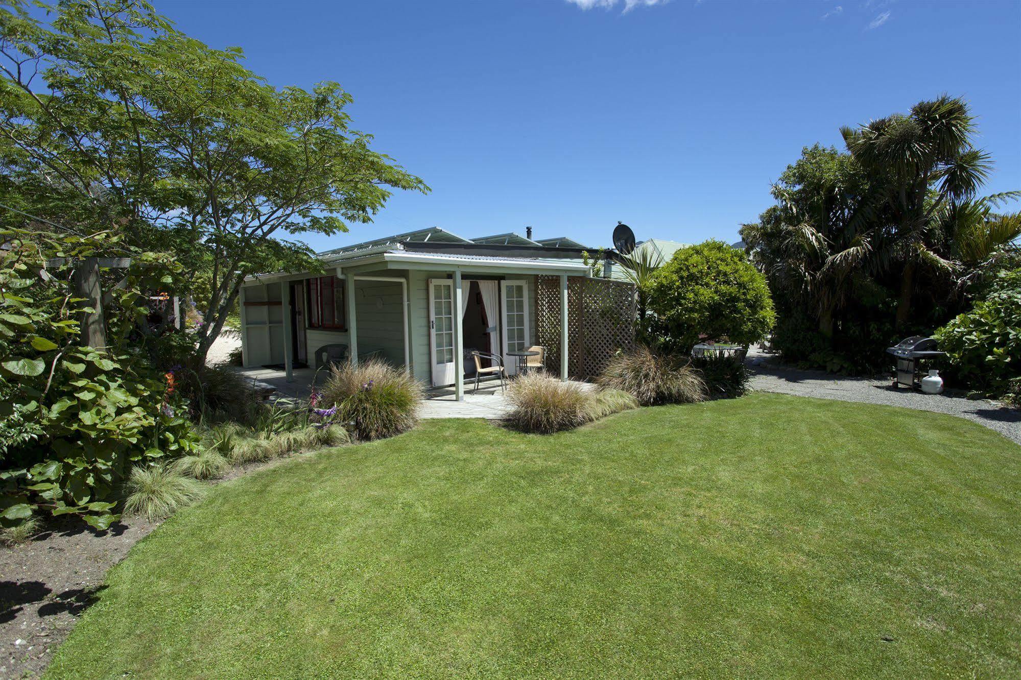 The Station House Motel Collingwood Exterior photo
